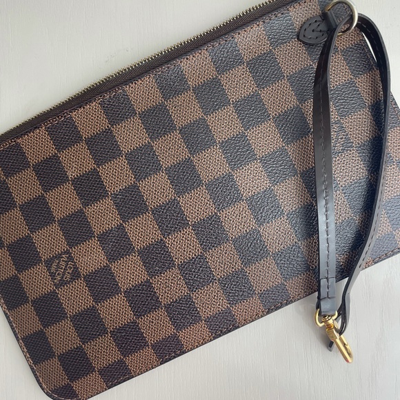 AUTH Louis Vuitton Damier Wristlet - Picture 1 of 12